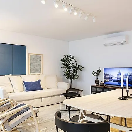 Appartamento Saldanha Spacious With Ac Terrace And Garage Lisbona